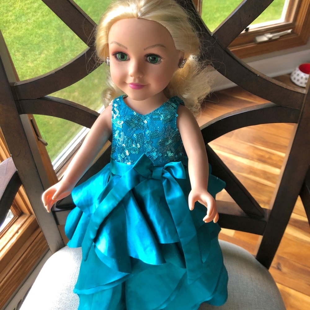 Geoffrey Doll 18 blonde With Gown